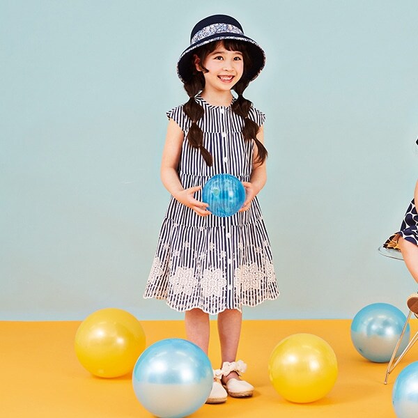 裾エンブロイダリーレースティアードワンピース