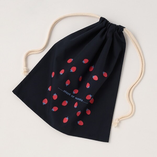 【WEB限定】【センスオブワンダー】イチゴ柄プリント巾着