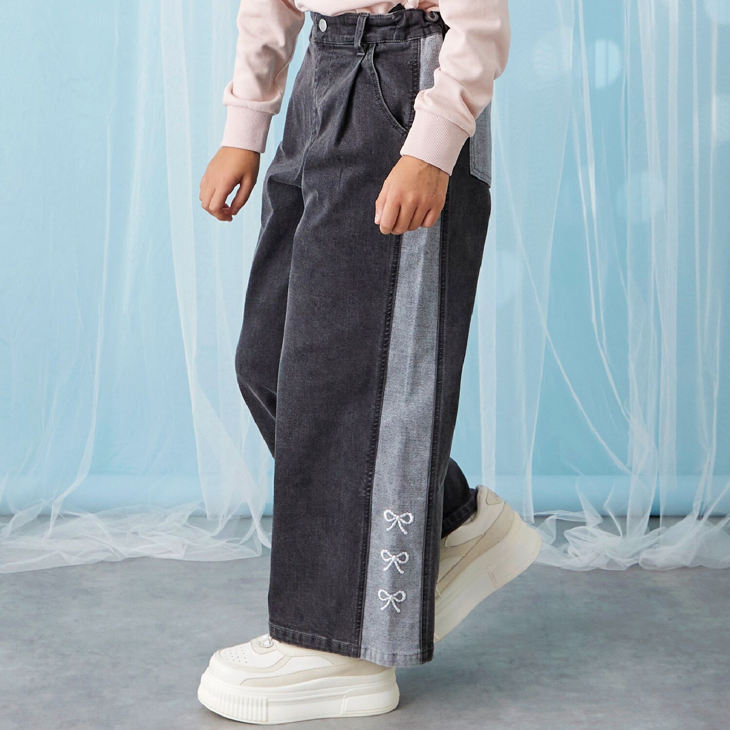 【trois lapins】 リボン刺シュウ バイカラーデニムパンツ