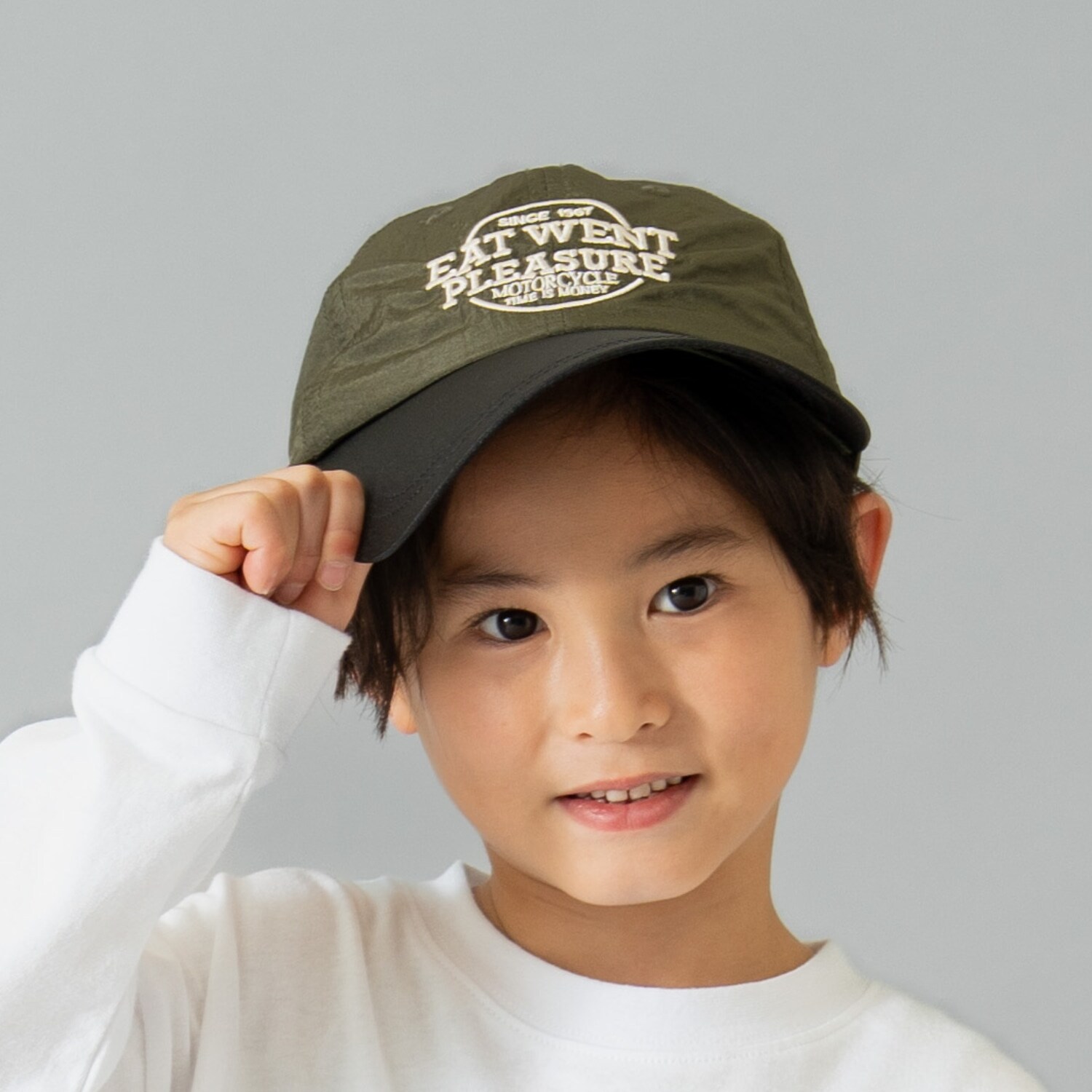 刺繍入りバイカラーキャップ