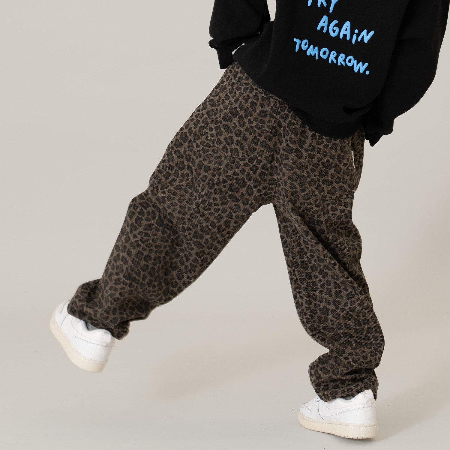 ストリート柄ワイドバルーンパンツ