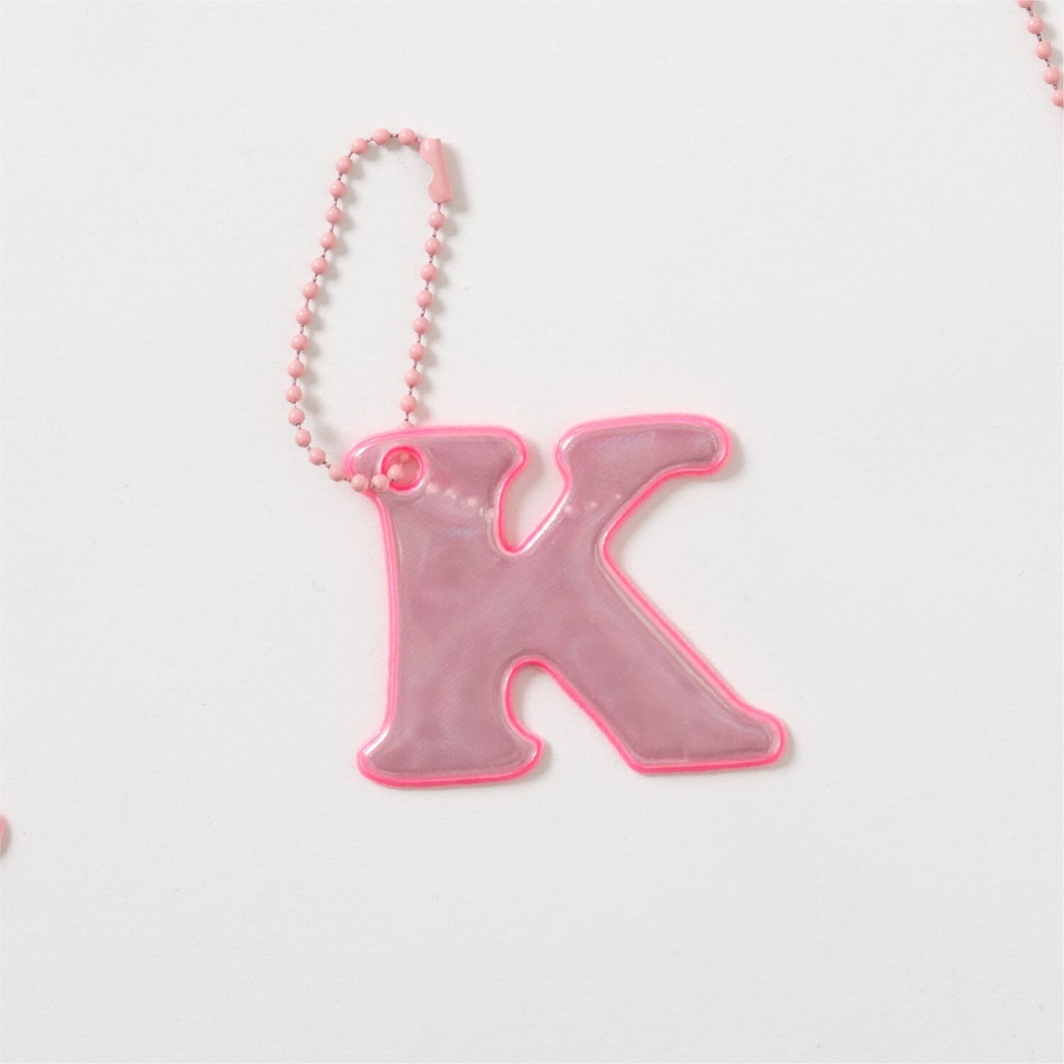 あんしんアルファベットリフレクターチャーム（ピンク）