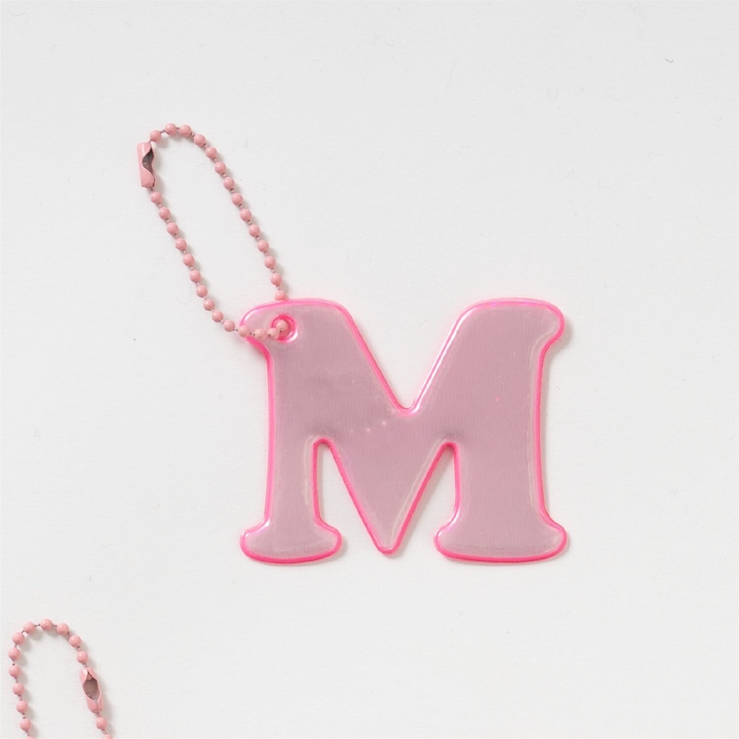 あんしんアルファベットリフレクターチャーム（ピンク）