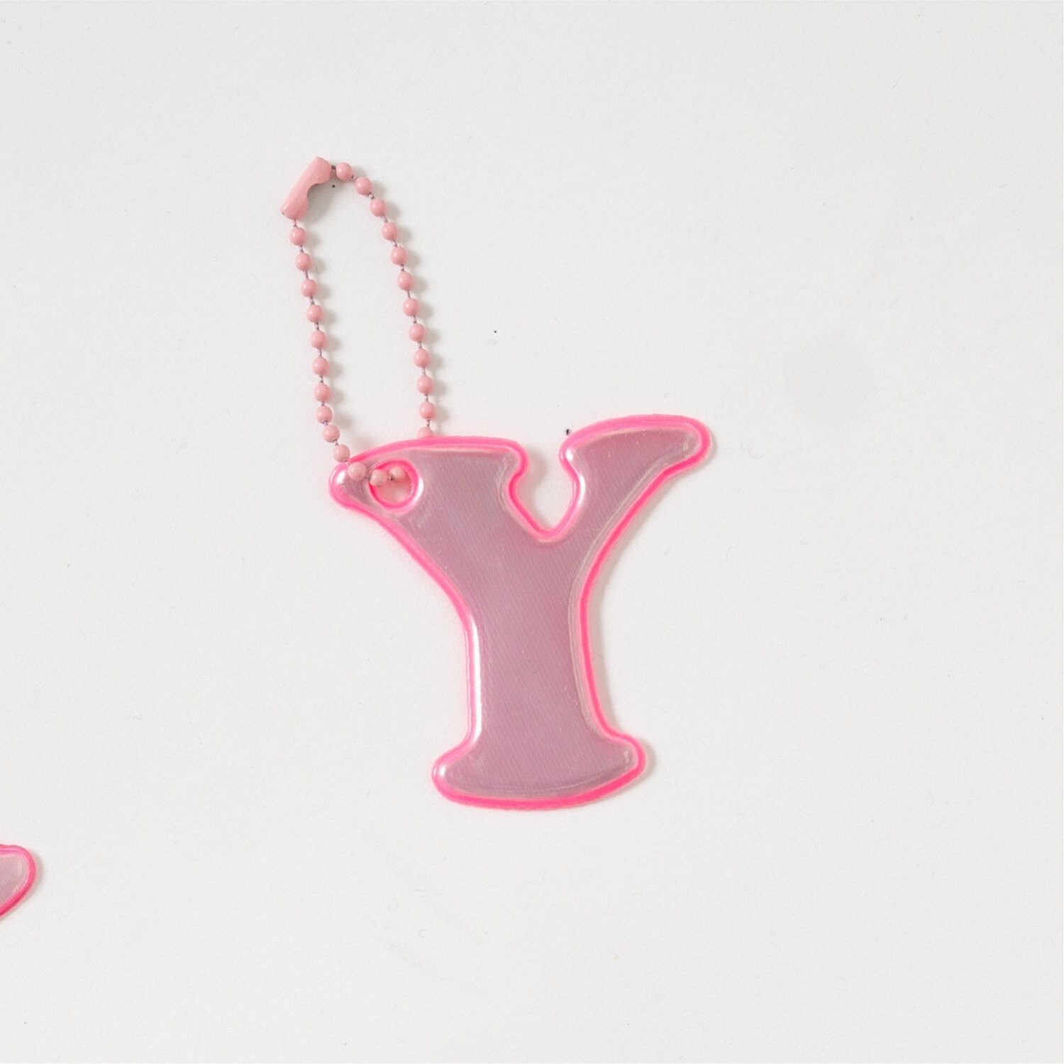 あんしんアルファベットリフレクターチャーム（ピンク）