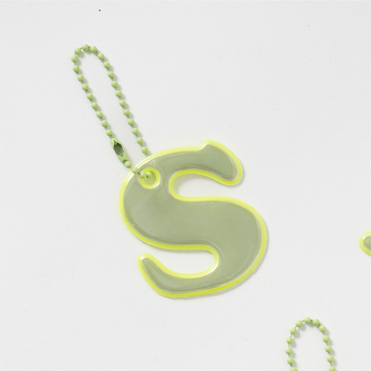 あんしんアルファベットリフレクターチャーム（黄色）