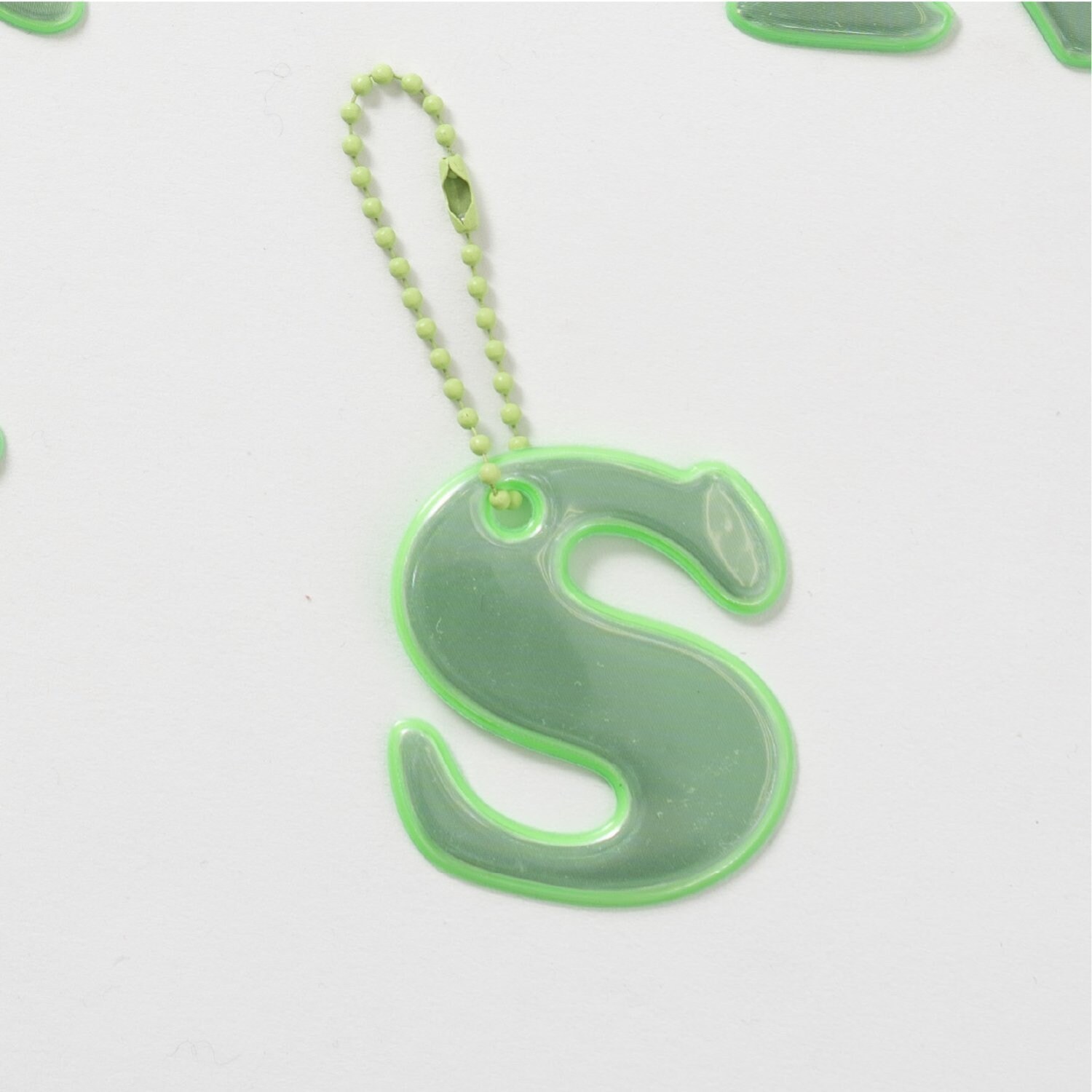 あんしんアルファベットリフレクターチャーム（緑）