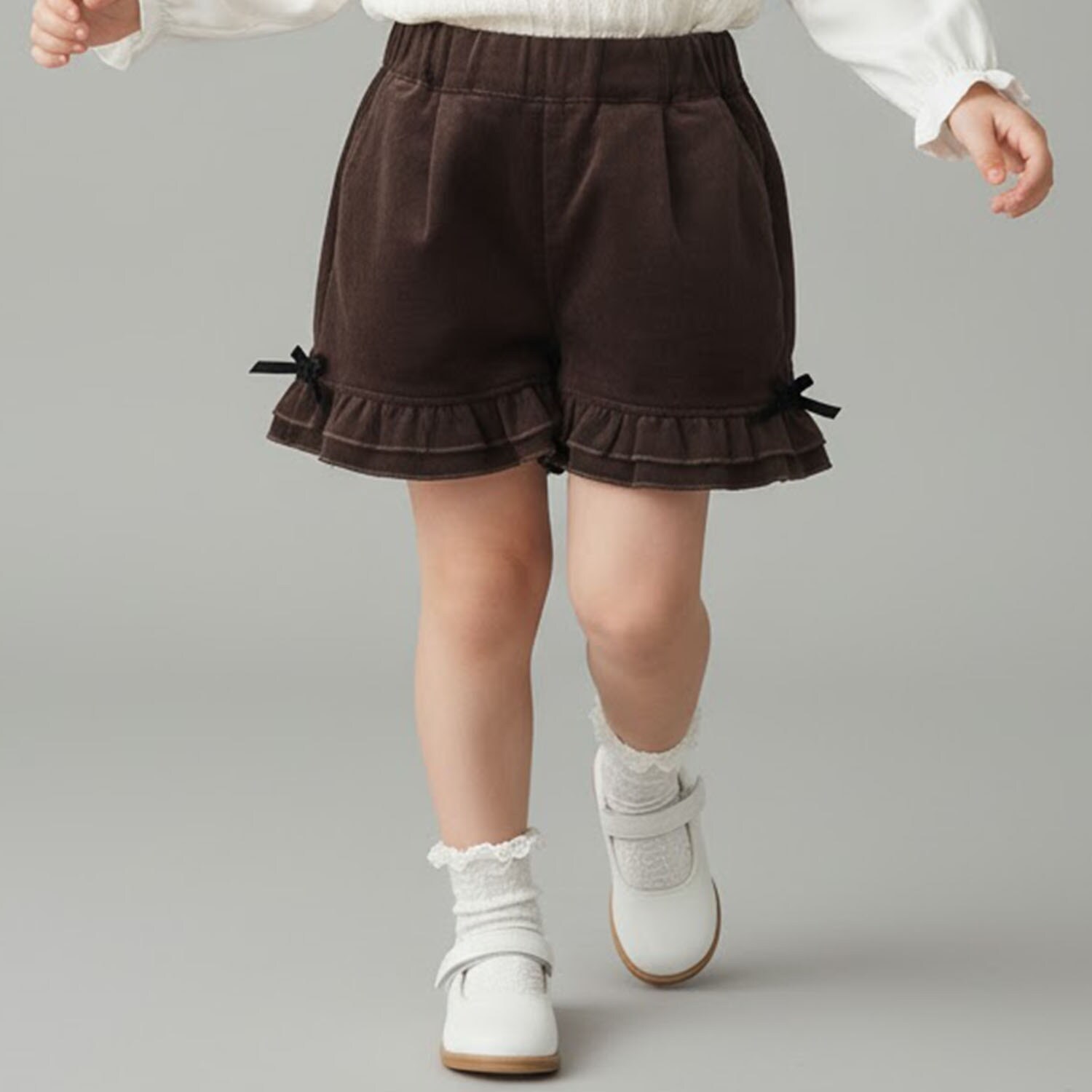 裾フリルショートパンツ