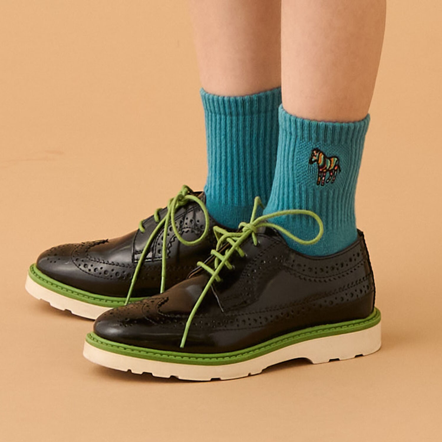 ゼブラワンポイント刺しゅうクルーソックス