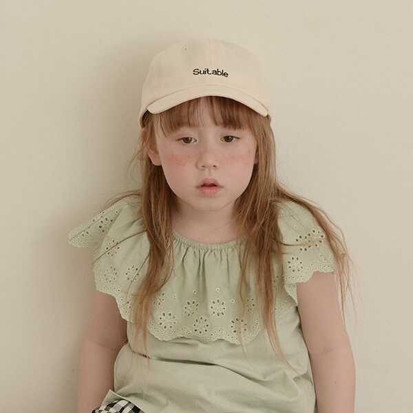 バックリボンロゴ刺しゅうキャップ