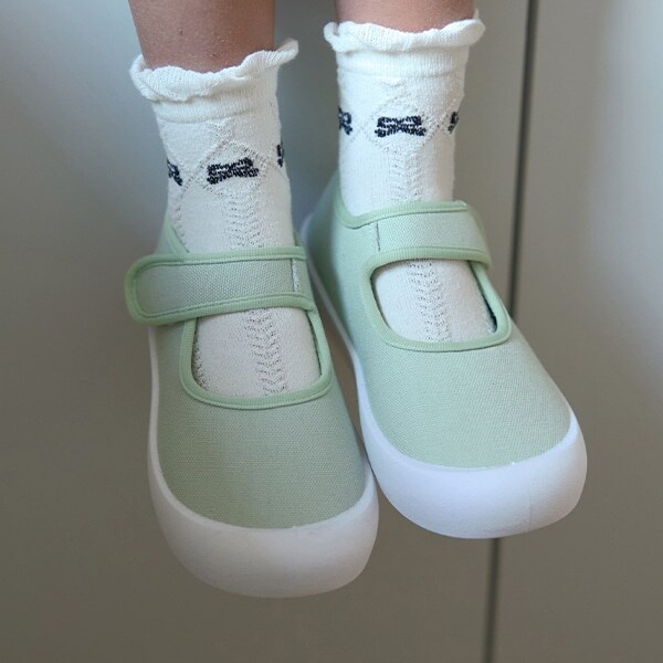 オープンスニーカー