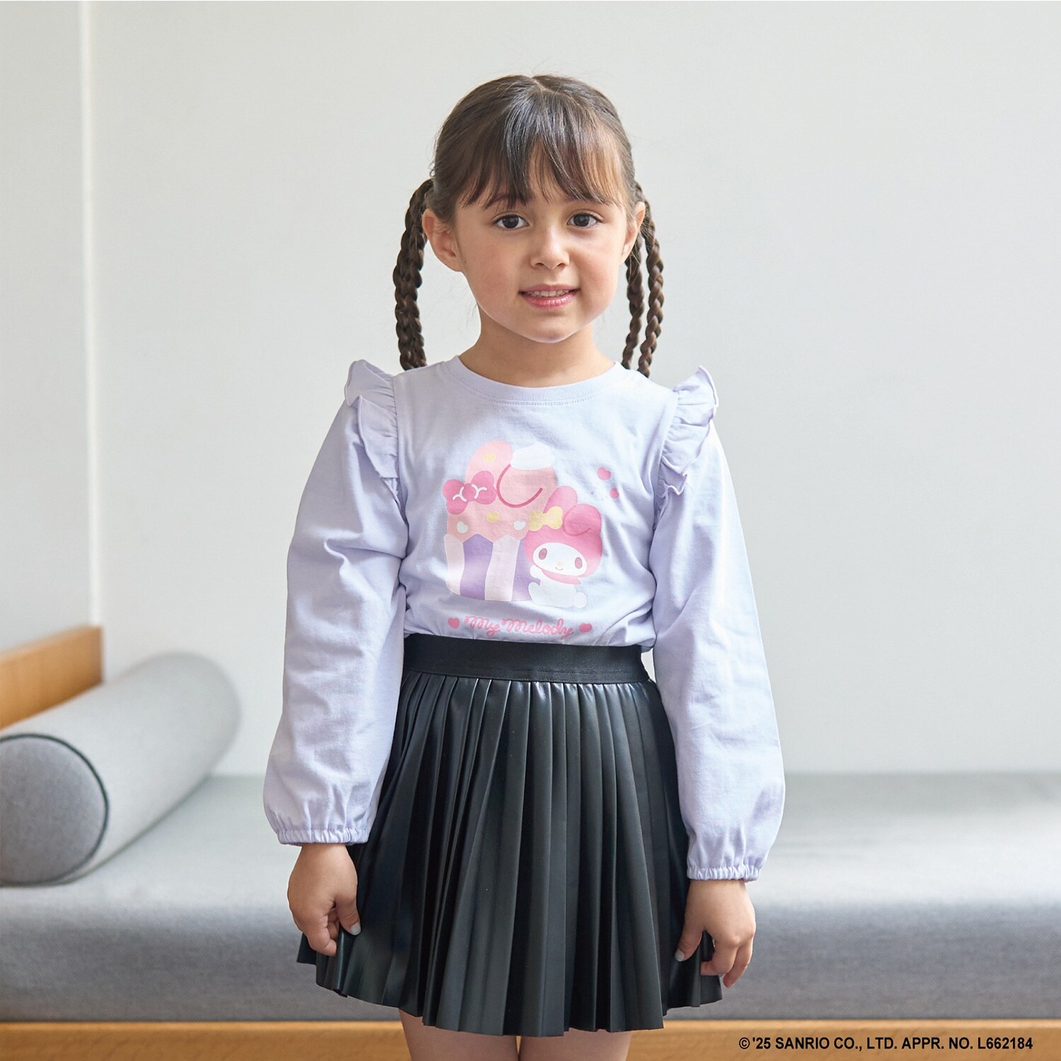 【大人気カラー再入荷】【サンリオキャラクターズ】【どちらが前でもOK】【ソフトコットン】肩フリルAラインTシャツ