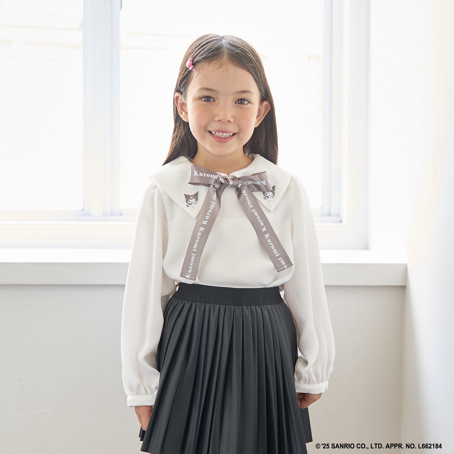 【サンリオキャラクターズ】ボウタイ付きブラウス