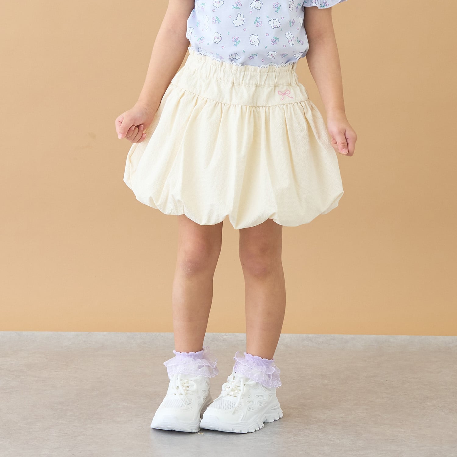 ふわっと広がるバルーンスカート