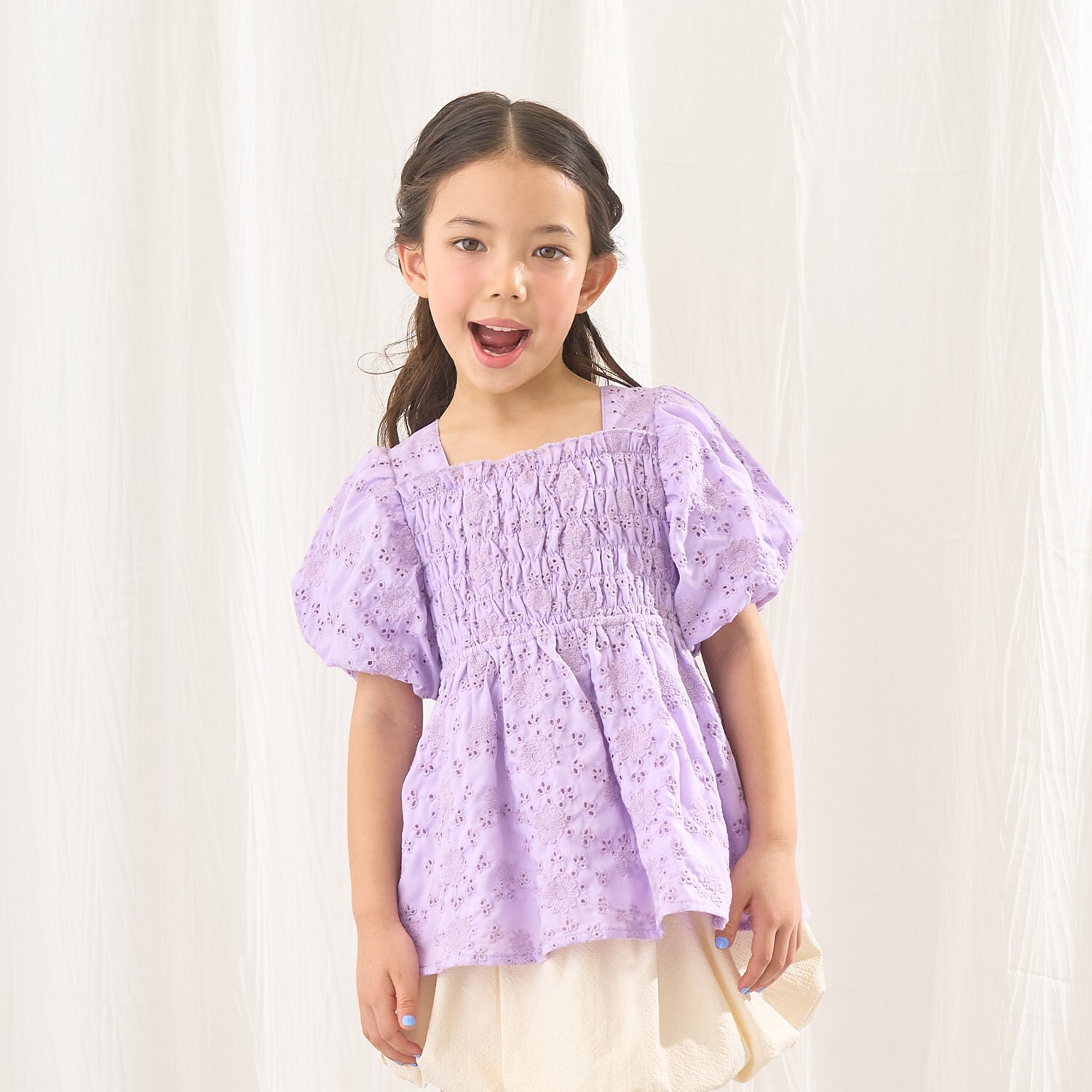 コットンレースパフスリーブシャーリングブラウス