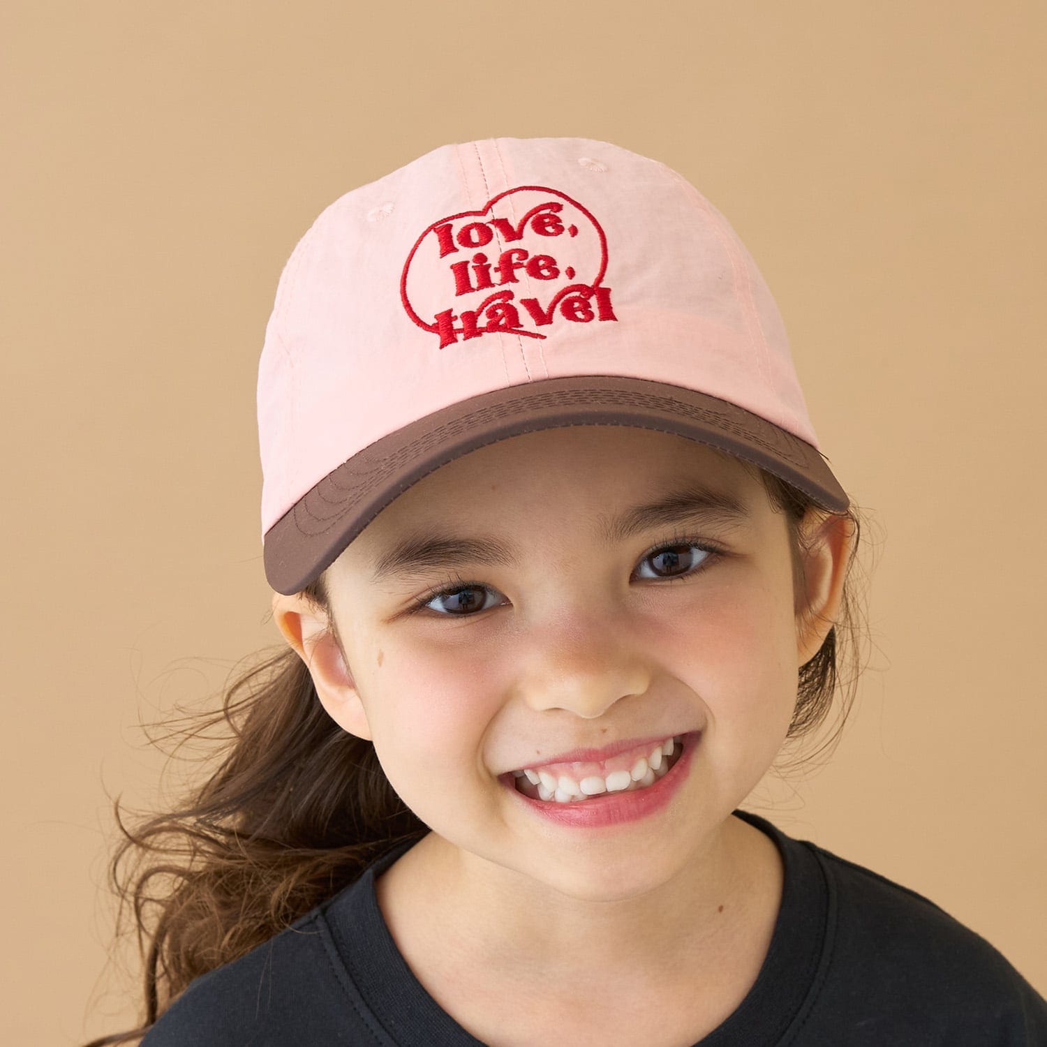 ハートロゴ刺しゅうキャップ