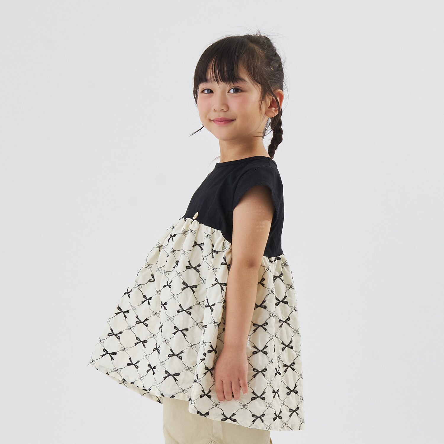 【予約/6月下旬～7月上旬入荷予定】リボン刺しゅうドッキングトップス
