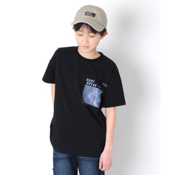 【大人向けサイズあり】OE天竺・ドロップショルダーミニフォトプリント半袖Tシャツ