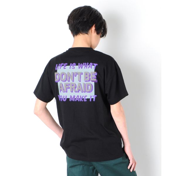 【大人向けサイズあり】天竺・ドロップショルダーバックプリントポップロゴ半袖Tシャツ