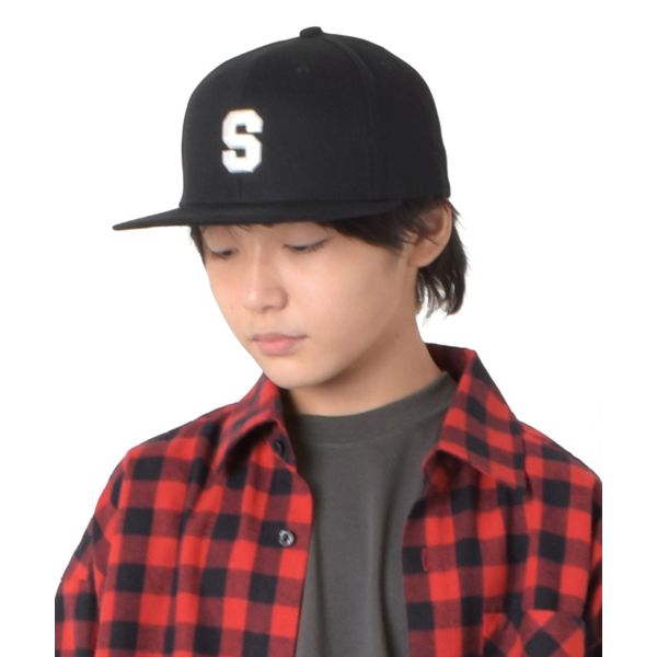 【大人向けサイズあり】ツイル・刺繍入りストレートバイザーキャップ