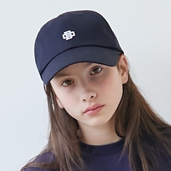 【大人向けサイズあり】ワンポイント刺繍ロゴキャップ