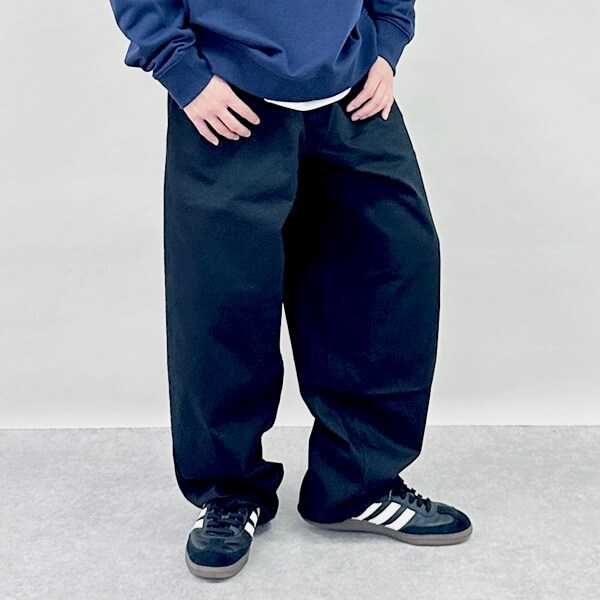 綿ポリストレッチツイル・バギーパンツ