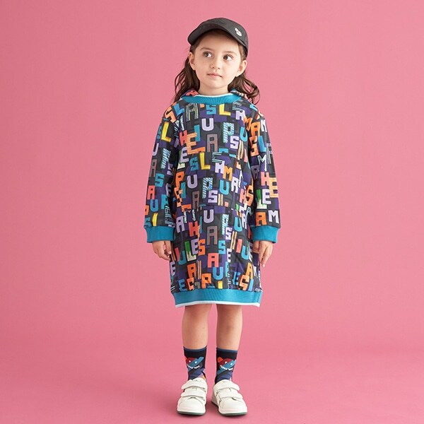 アルファベット総柄フードワンピース