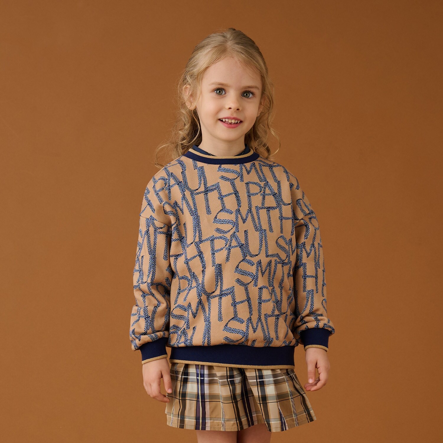 テープロゴ柄裏毛プルオーバー