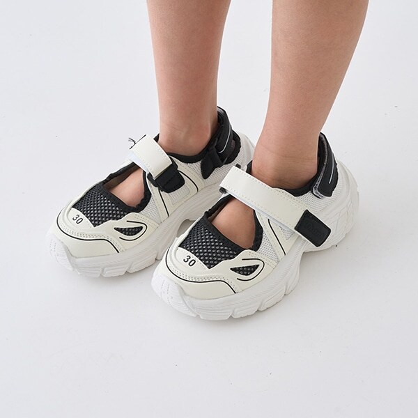 ストラップスニーカー