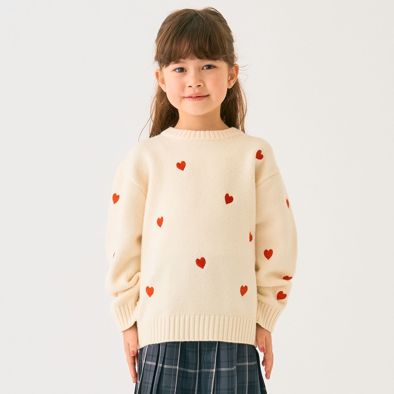 ハート刺しゅうニット