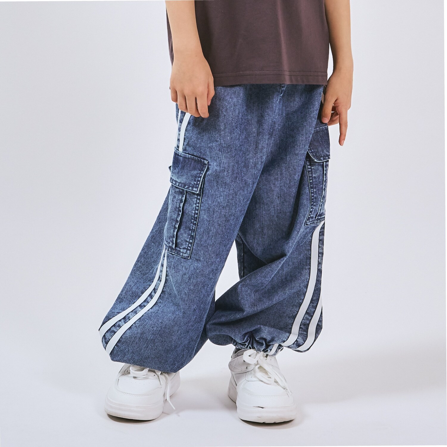 【裾ゴム仕様】ライン入りデニムカーゴパンツ