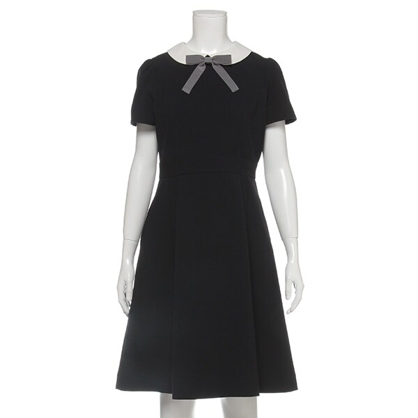 リボンつき丸衿フレアワンピース