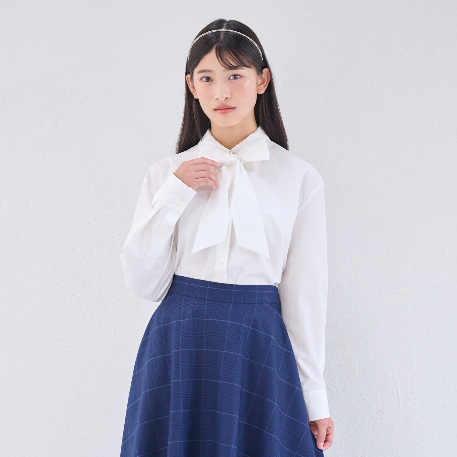 レース衿ボウタイブラウス