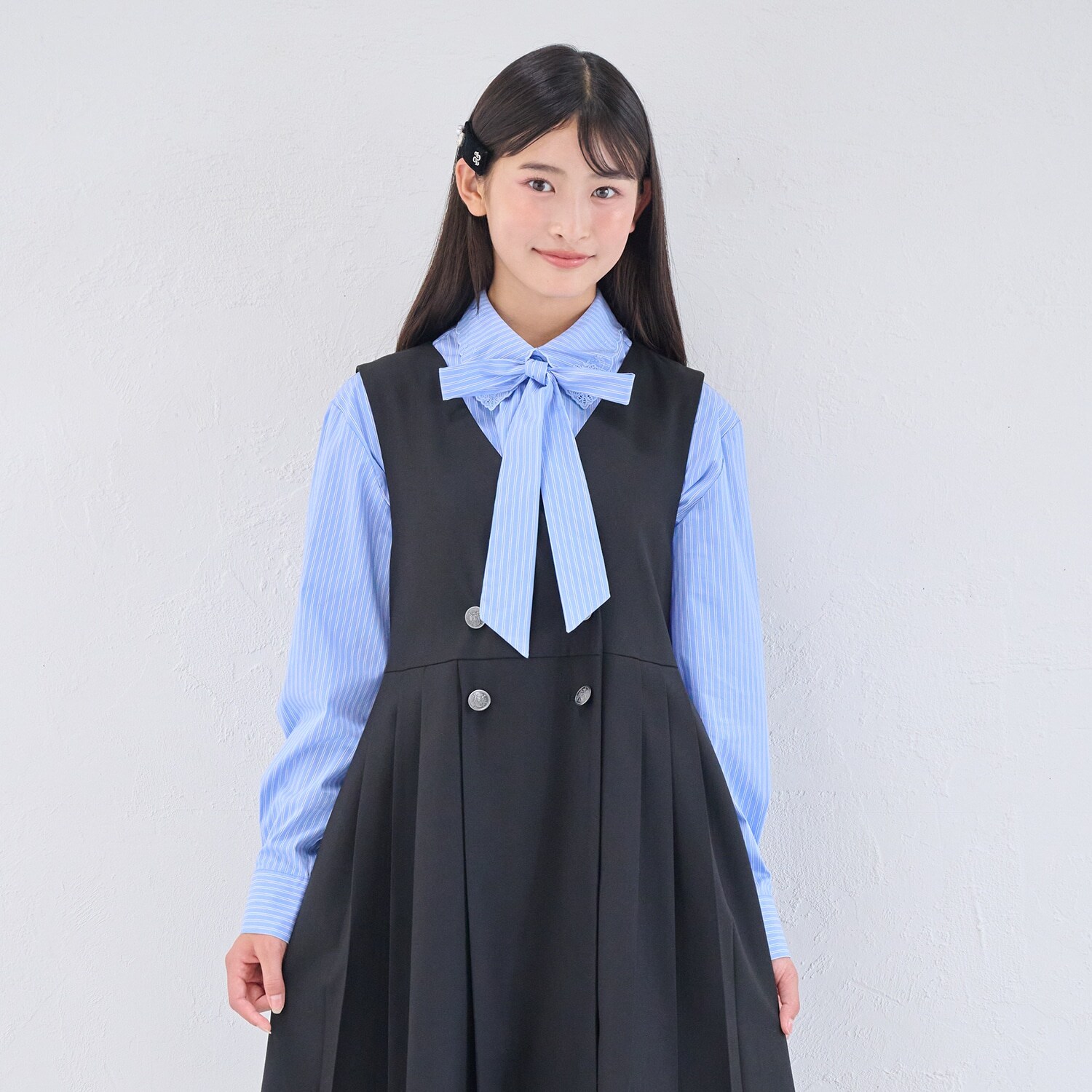 レース衿ボウタイブラウス