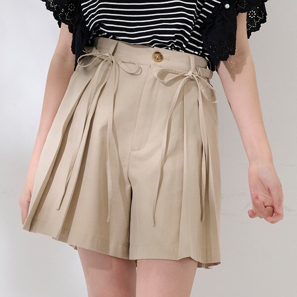 【AMI】サイドプリーツリボンベルト付ショートパンツ