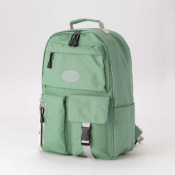 チャームつきカジュアルリュック