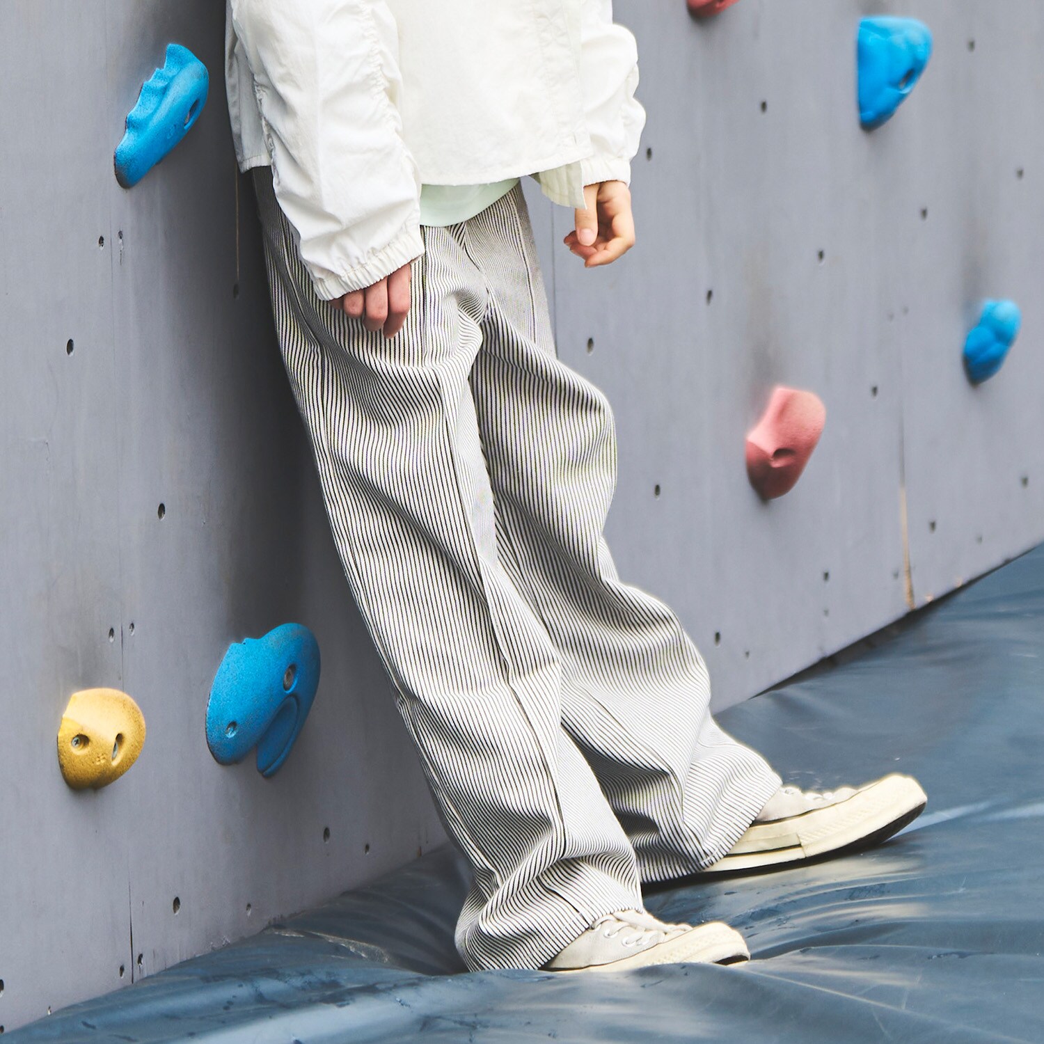 イージーストレートパンツ