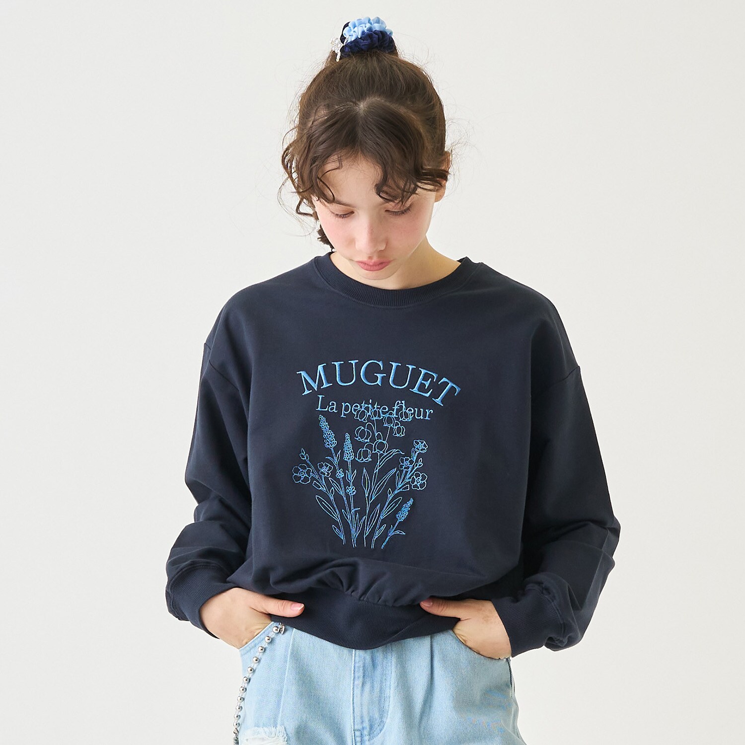 フラワー刺しゅうプルオーバー