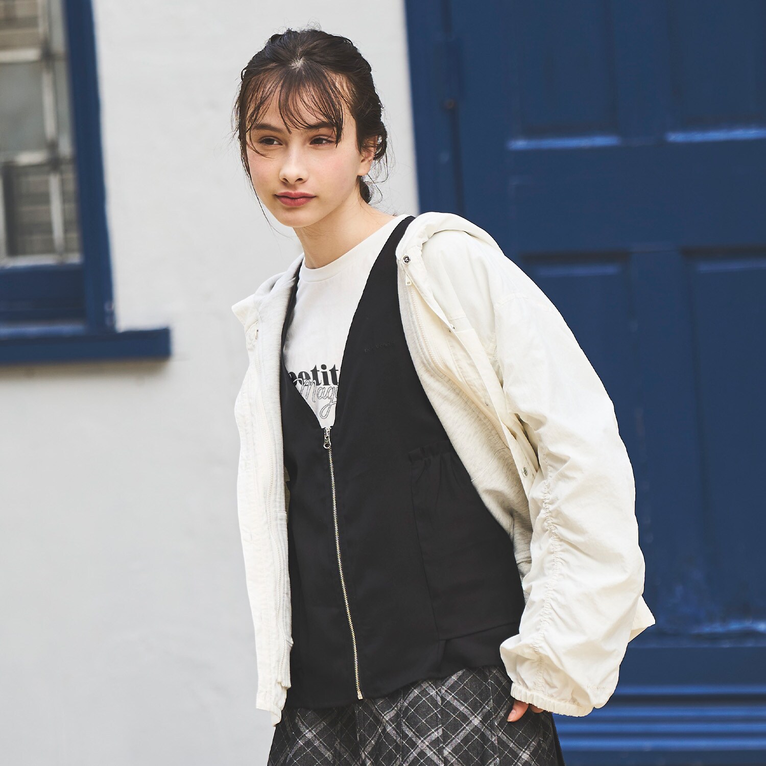 ペプラムジレ×インナーTシャツ