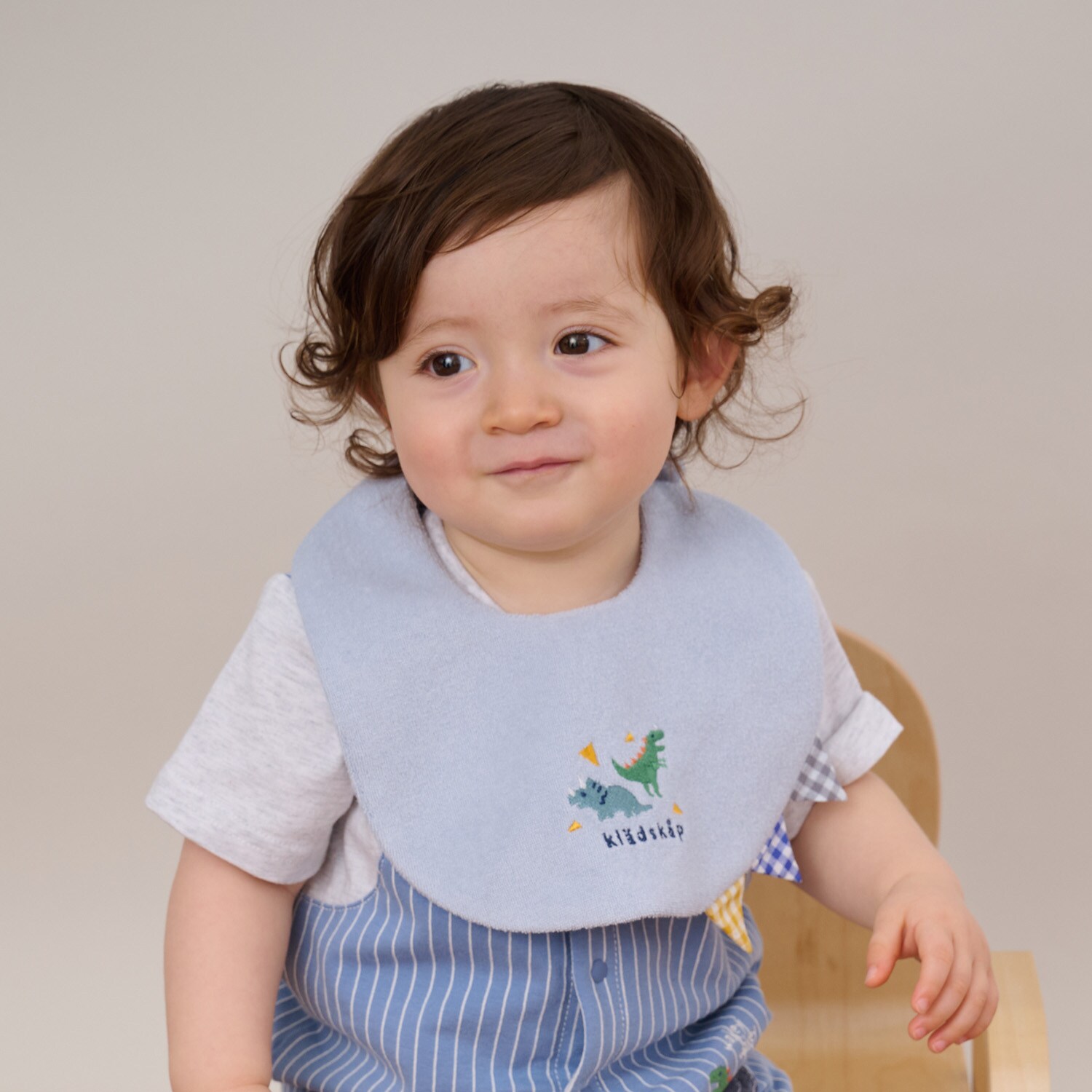 恐竜刺しゅうスタイ