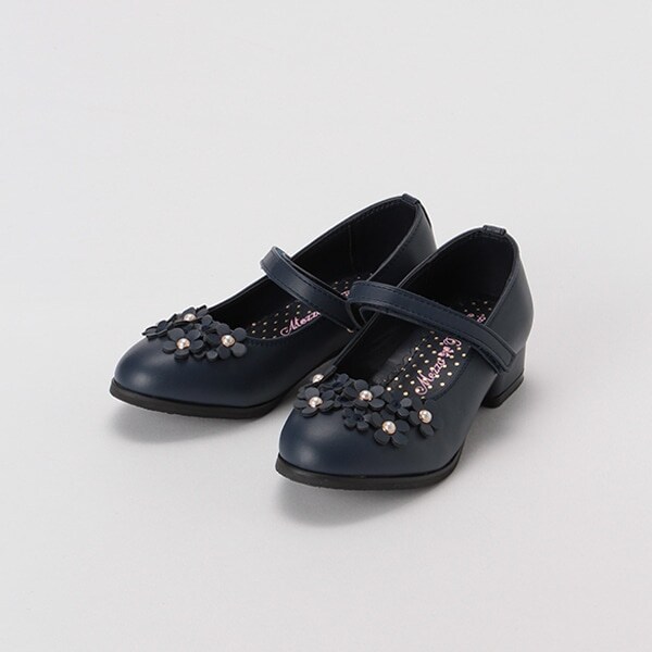 花モチーフつきストラップシューズ