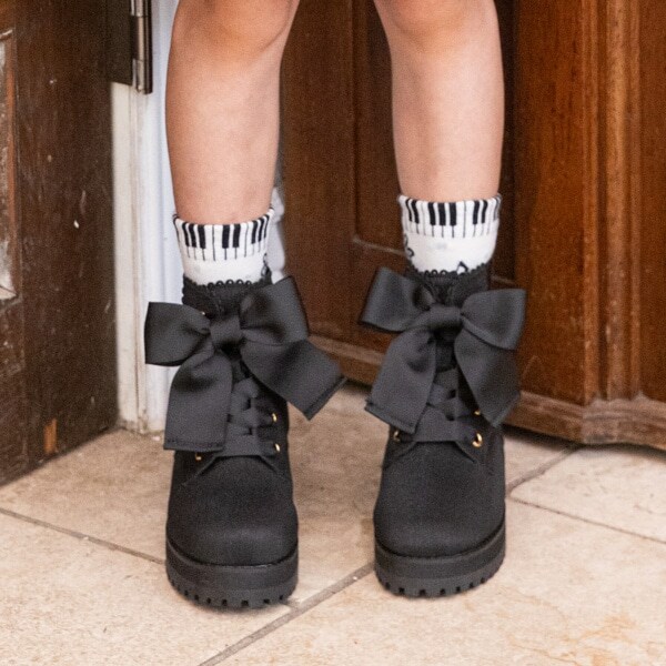 レースアップリボン　サイドゴアブーツ