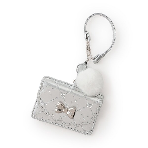 モノグラム柄型押し　パスケース　ポンポンつき