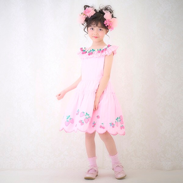 いちご刺しゅうワンピース