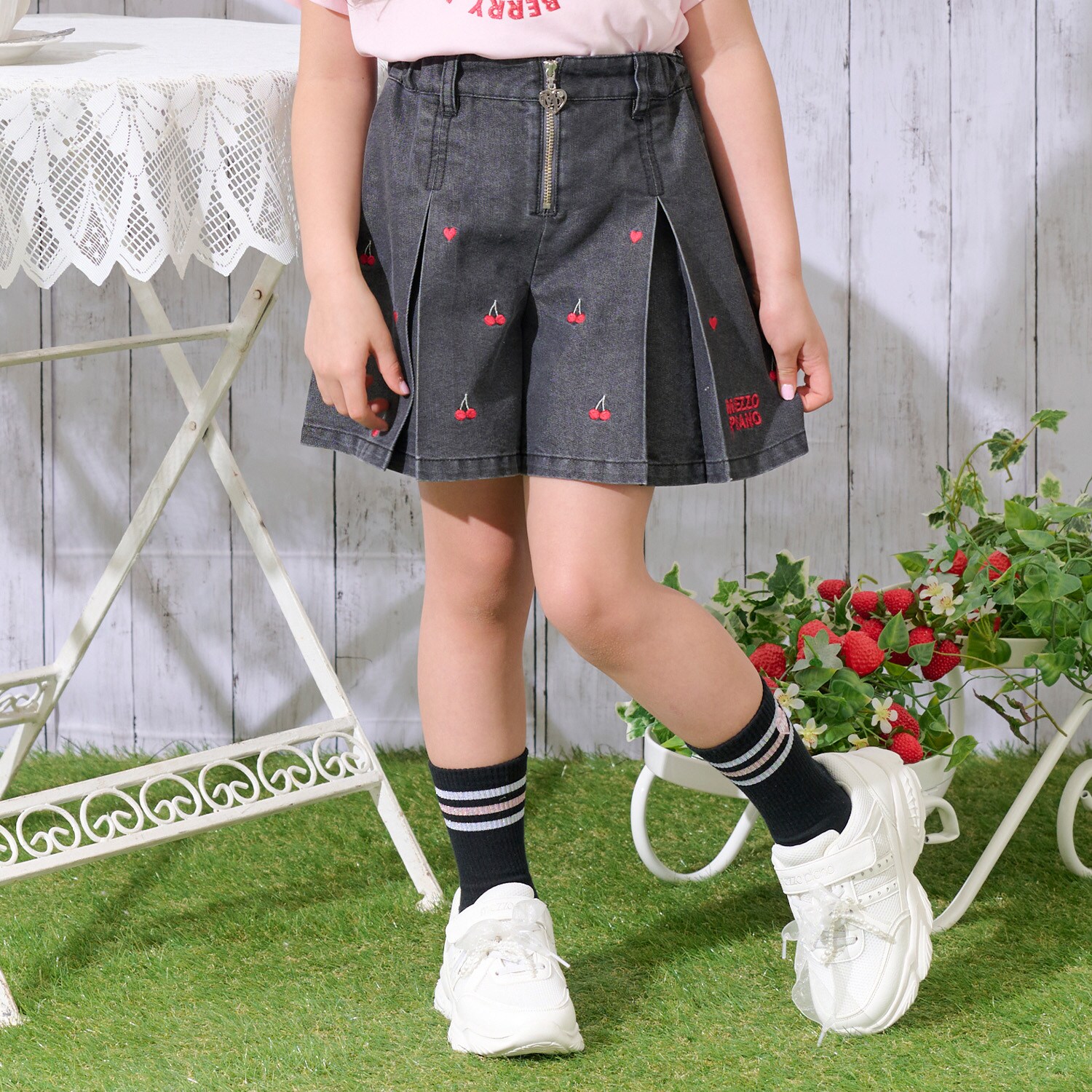 ちび刺しゅうフロントZIP　タックキュロットスカート