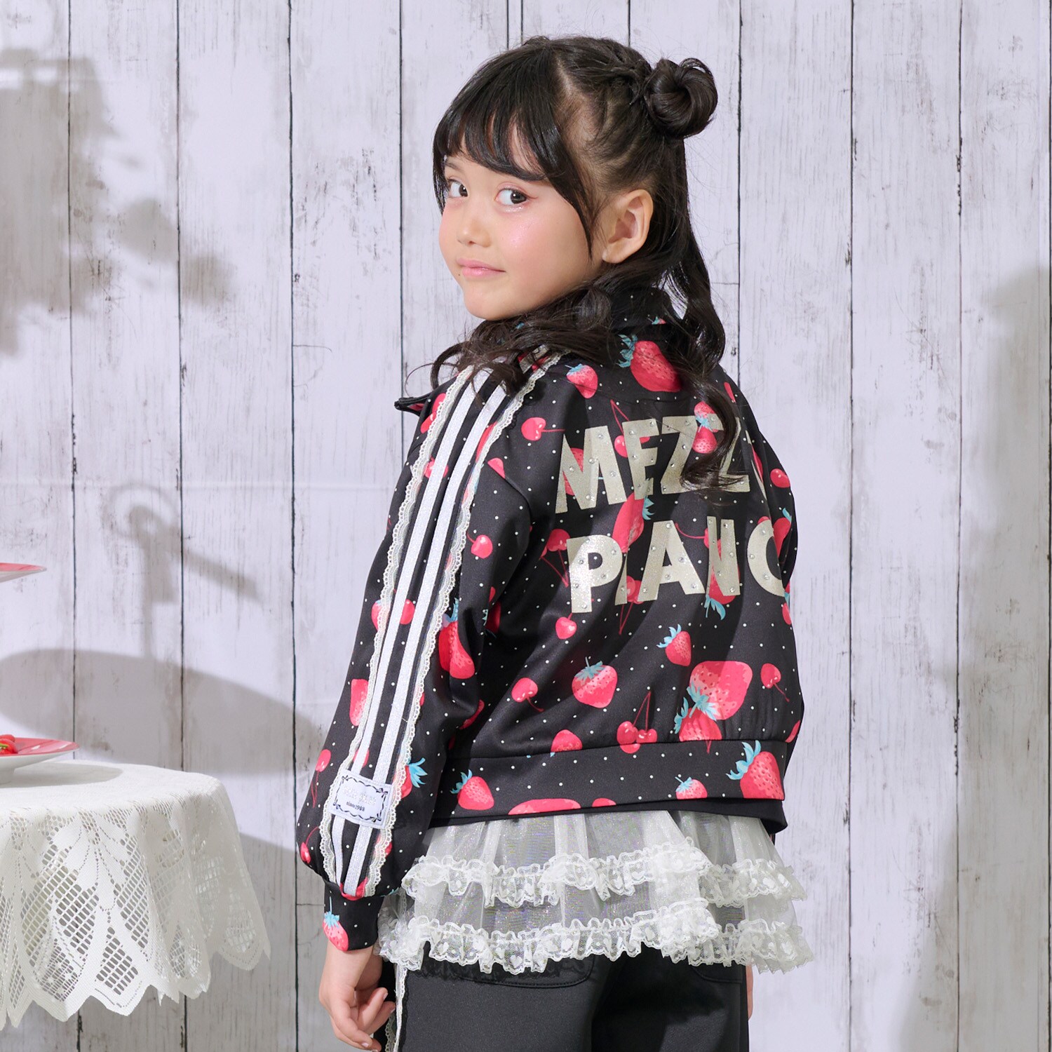 イチゴチェリー柄　袖レースラインジャージ