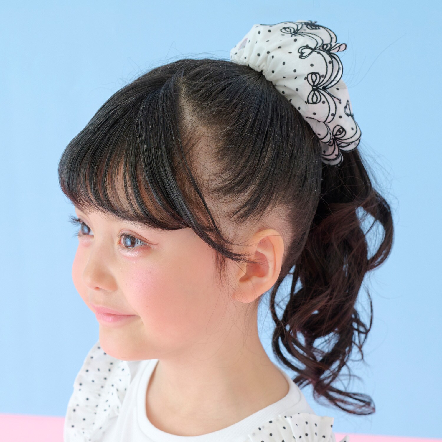 カットワーク刺しゅう　シュシュ