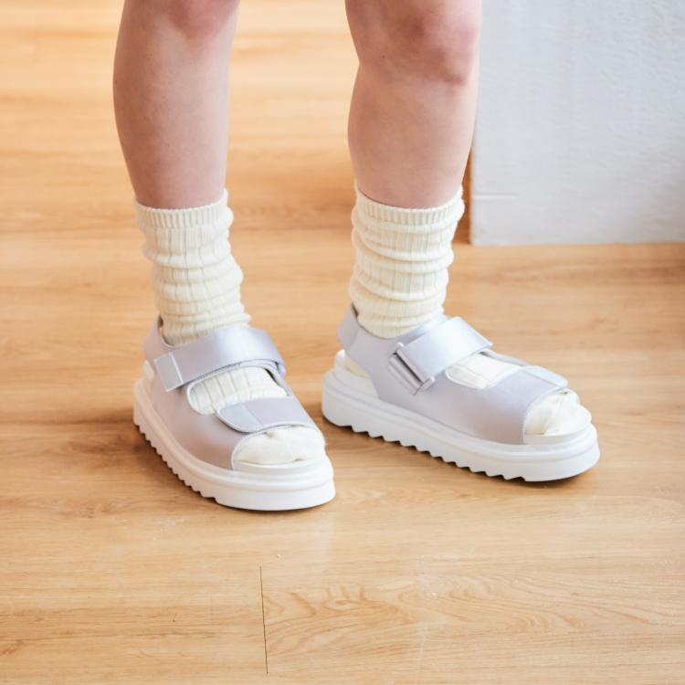 太ベルトサンダル