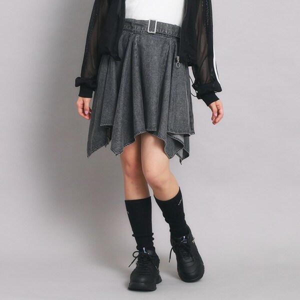 変形ヘムスカート