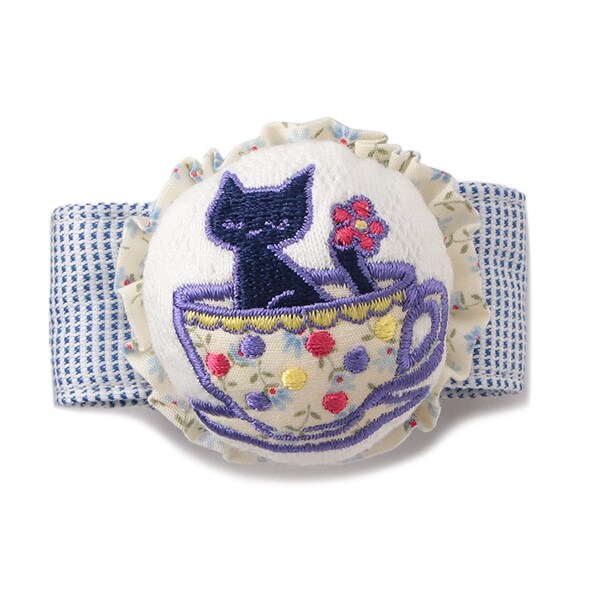 ティーカップネコ刺しゅうクルミボタンリストラトル