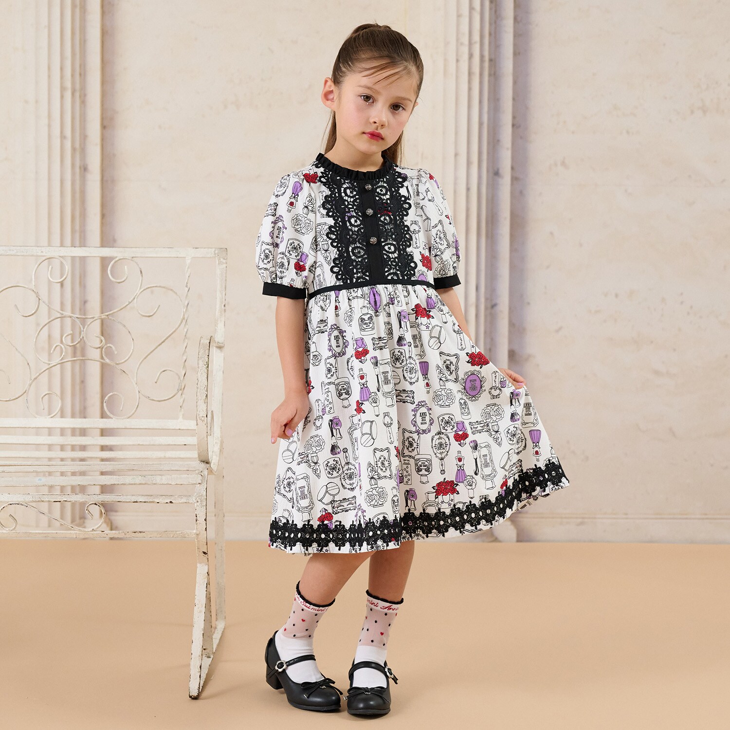 主役級コスメ柄ワンピース